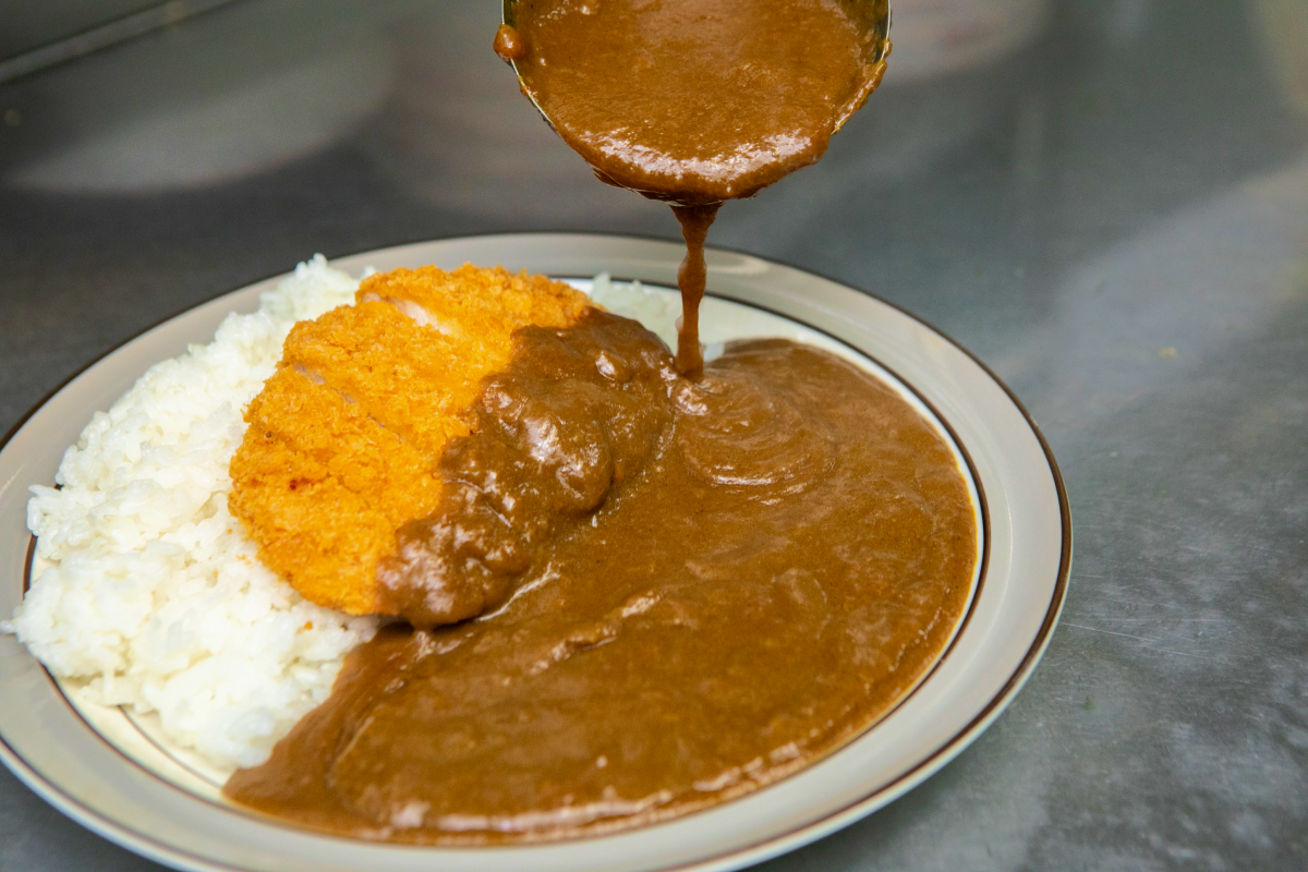 カツカレー盛り付け